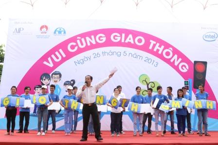 Vietnamese singer, Intel, and local schools partner to zoom in on road ...