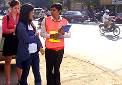 Handicap International carries out helmet observations for GHVI