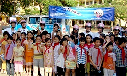 AIP Foundation distributes leaflets and trains parents on the new Decree 34