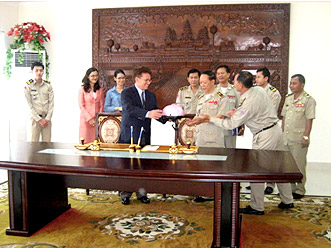 Cambodia Helmet Vaccine Initiative Signs MoU with the General Commissariat of National Police
