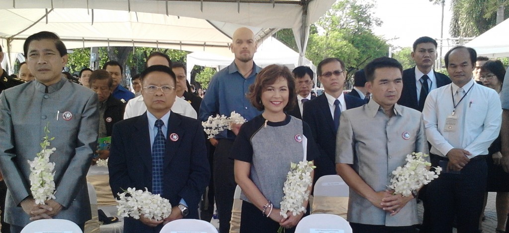 AIP Foundation Thailand Country Director Ratanawadee Winther with officials at World Day of Remembrance for road traffic victims
