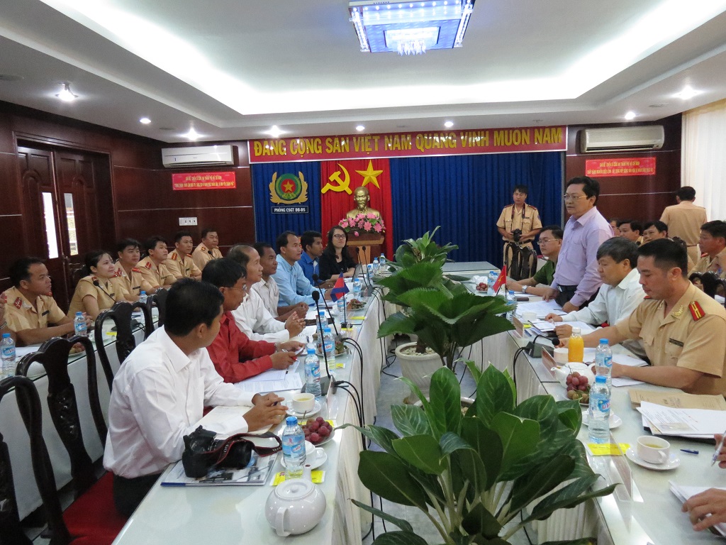 Cambodian officials meet with Vietnam delegates to discuss helmet use enforcement best practices.