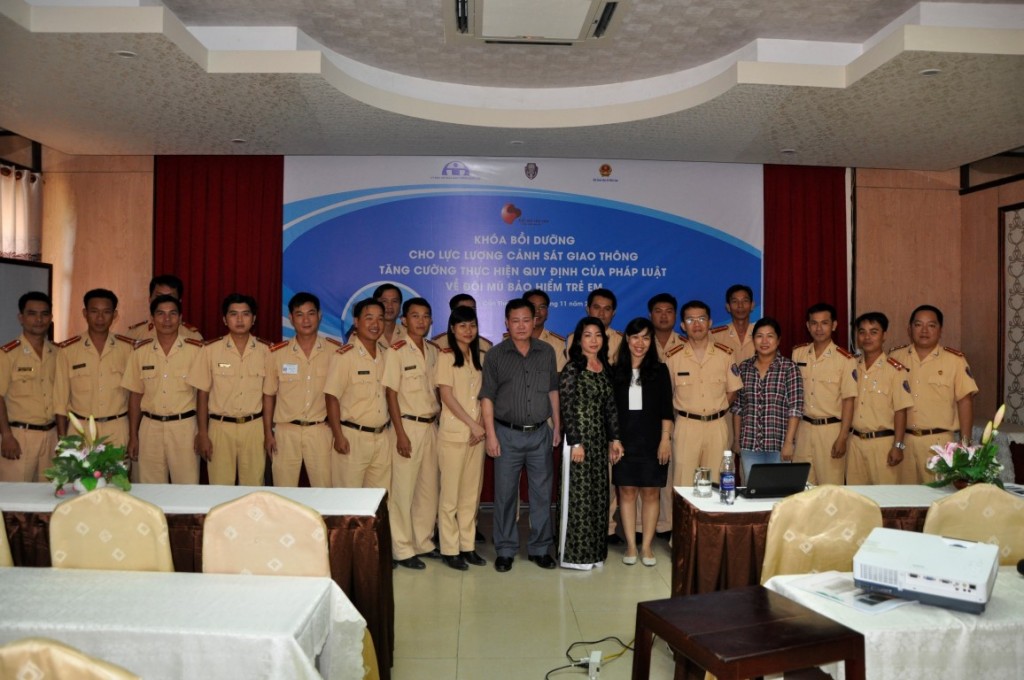 Traffic police attended training sessions where they shared their experiences of child helmet use enforcement 