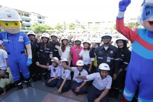 Hundreds of students, parents, and teachers joined mascots from sponsor Chevron to commemorate the start of the new year of Street Wise implementation.