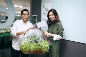 Thailand Country Manager Oratai Junsuwanaruk and team hand-deliver an organic gift basket to GrabTaxi's office.