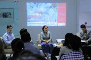 Cambodia Country Director Pagna Kim joins H.E. Min Meanvy, Secretary General of the National Road Safety Committee, for a presentation at The Asia Foundation. (Photo credit: The Asia Foundation/Cambodia).